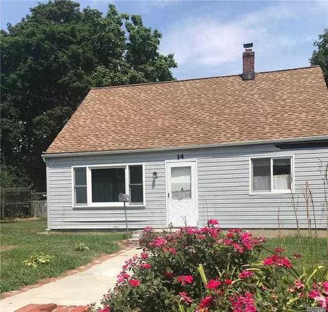 14 E Halley Ln, Central Islip, NY 11722 photo 1