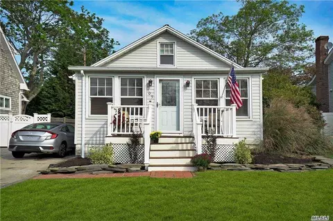 105 Laurel St, Patchogue, NY 11772 photo 1