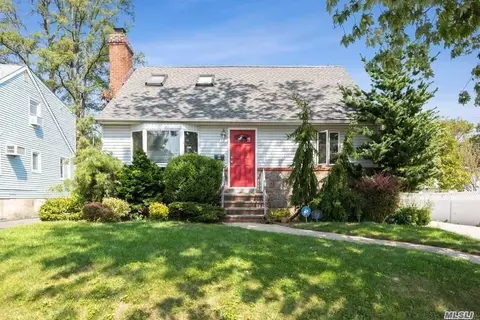151 E Maple St, Valley Stream, NY 11580 photo 1