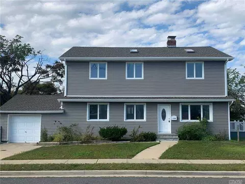 150 Cedar St, Freeport, NY 11520 photo 1