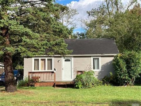 74 E Halley Ln, Central Islip, NY 11722 photo 1