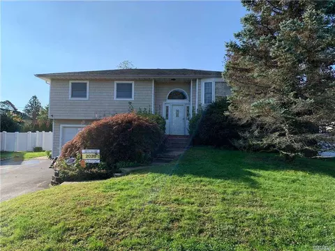 20 Plowboy Path, Commack, NY 11725 photo 1