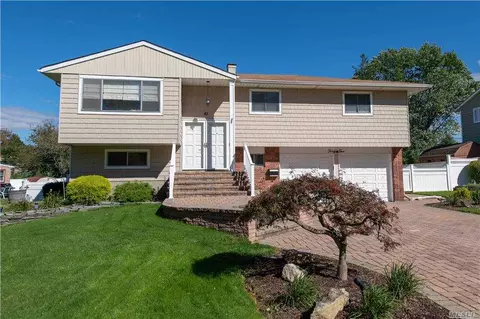 45 Pawnee Dr, Commack, NY 11725 photo 1