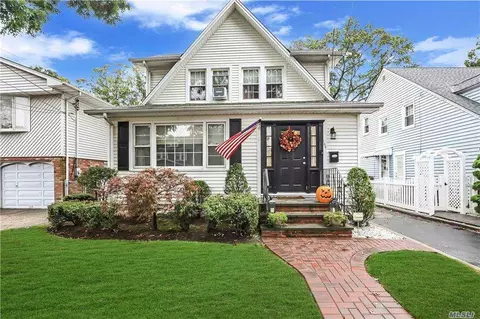 146 E Carpenter St, Valley Stream, NY 11580 photo 1