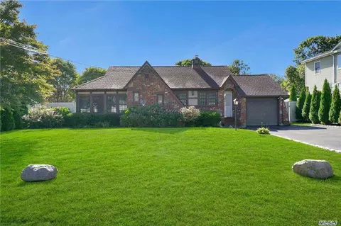 88 Pine St, Islip, NY 11751 photo 1