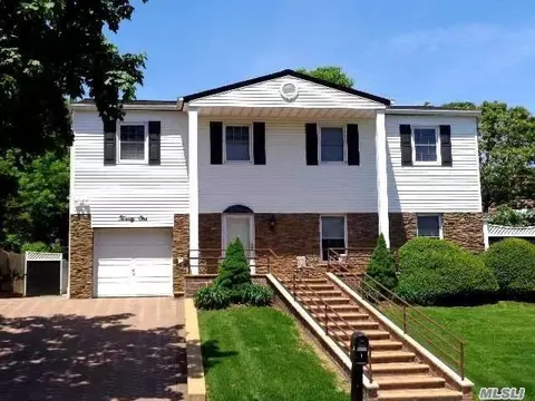 21 Spruceton St, Selden, NY 11784 photo 1