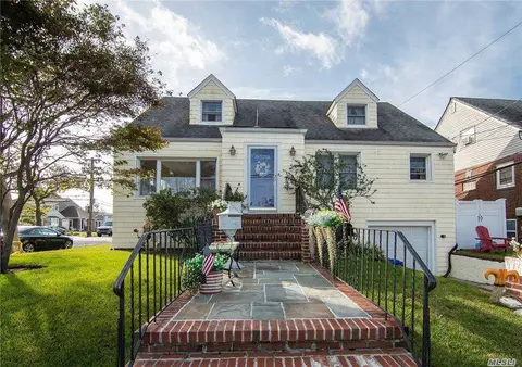 852 E Walnut St, Long Beach, NY 11561 photo 1