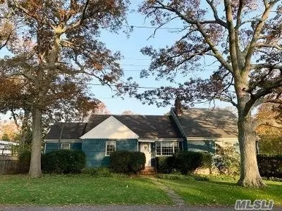 13 Ketcham Ave, Patchogue, NY 11772 photo 1