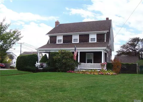 88 Cedar Ave, Patchogue, NY 11772 photo 1