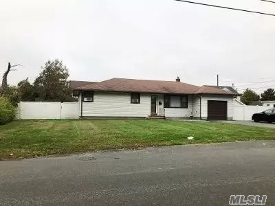422 Scherger Ave, Patchogue, NY 11772 photo 1