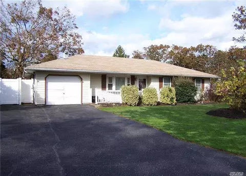 1 Putnam Ave, Patchogue, NY 11772 photo 1