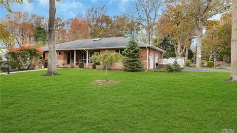 3 Spruce Dr, Patchogue, NY 11772 photo 1