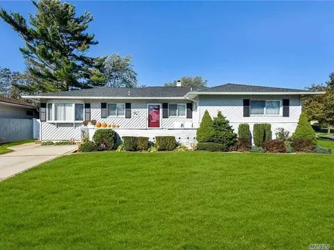 26 Edi Court Ct, Plainview, NY 11803 photo 1