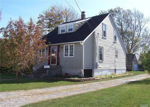 14 Campbell St, Patchogue, NY 11772 photo 1