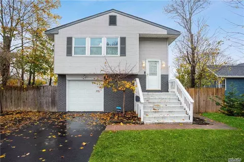 72 Pine Nck, Patchogue, NY 11772 photo 1