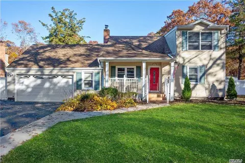 369 Washington Ave, Patchogue, NY 11772 photo 1
