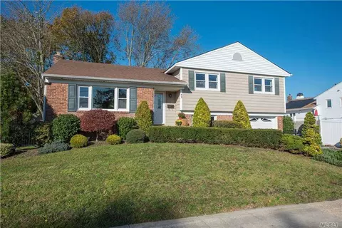 71 Haypath Rd, Plainview, NY 11803 photo 1