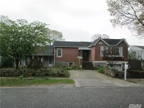 16 Paul Dr, Mastic, NY 11950 photo 1