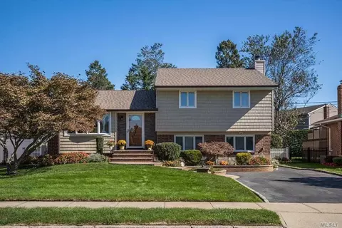 39 Macarthur Ave, Plainview, NY 11803 photo 1