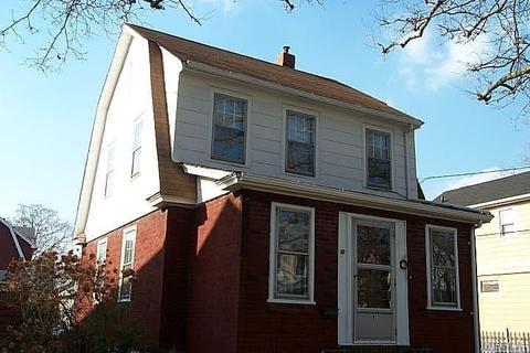 9 Devon St, Lynbrook, NY 11563 photo 1