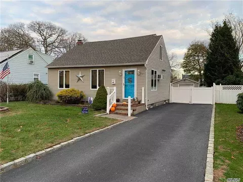 27 Walnut Ave, Patchogue, NY 11772 photo 1