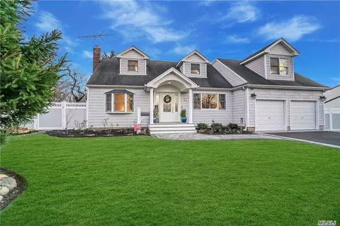 9 Laurel Ln, Commack, NY 11725 photo 1