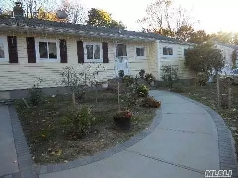 32 E Sycamore St, Central Islip, NY 11722 photo 1