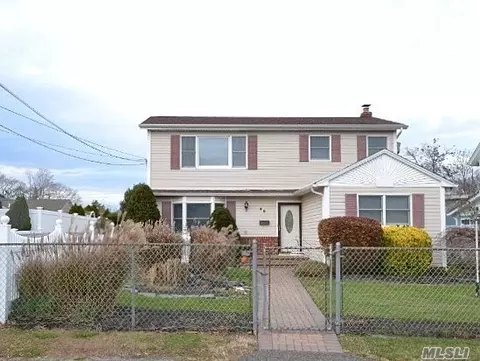 59 E 5th St, Patchogue, NY 11772 photo 1