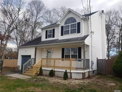 107 Stackyard Dr, Mastic Beach, NY 11951 photo 1