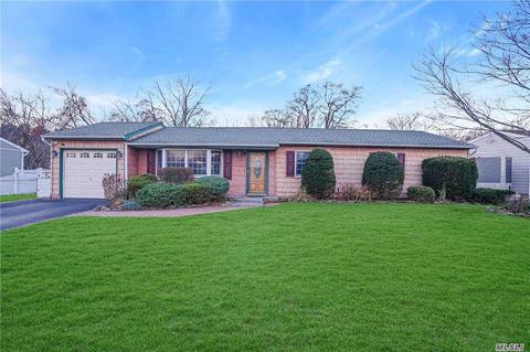 97 Circle Dr W, Patchogue, NY 11772 photo 1