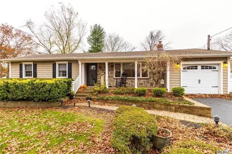 72 Summit Dr, Smithtown, NY 11787 photo 1