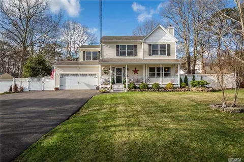 512 Walker Ave, Patchogue, NY 11772 photo 1