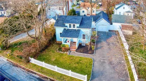 61 Taber St, Patchogue, NY 11772 photo 1
