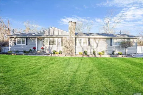 123 Hedges Rd, Patchogue, NY 11772 photo 1