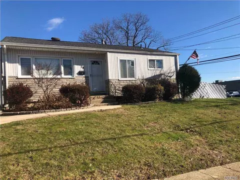 28 Pal St, Plainview, NY 11803 photo 1