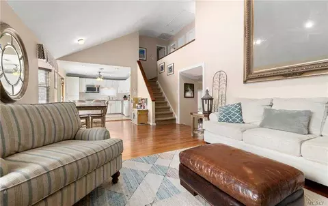19 Hedgerow Ln, Commack, NY 11725 photo 1