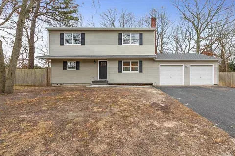 21 N Pine St, Patchogue, NY 11772 photo 1