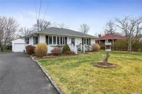 71 Miller St, Patchogue, NY 11772 photo 1