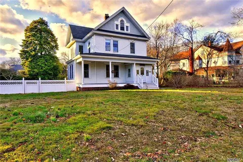 136 Rider Ave, Patchogue, NY 11772 photo 1