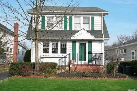 111 E Carpenter St, Valley Stream, NY 11580 photo 1