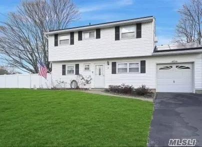 5 Orchid Rd, Patchogue, NY 11772 photo 1