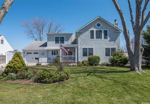 33 Lighthouse Rd, Babylon, NY 11702 photo 1