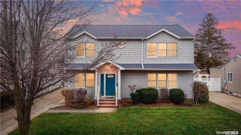  690 Sprague Ave, Franklin Square, NY 11010 photo 1