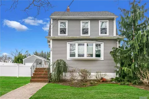 18 Devon St, Lynbrook, NY 11563 photo 1