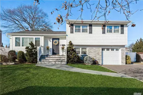 15 Warren Pl, Plainview, NY 11803 photo 1