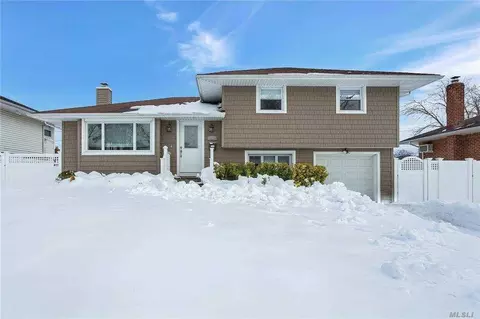 16 Spector Ln, Plainview, NY 11803 photo 1