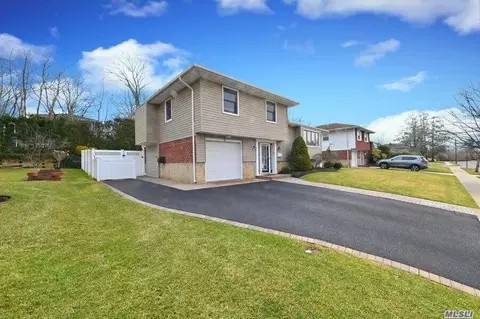 81 Stephen Dr, Plainview, NY 11803 photo 1