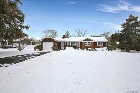 11 Cherry Ln, Patchogue, NY 11772 photo 1