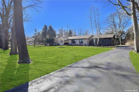 260 Private Rd, E. Patchogue, NY 11772 photo 1
