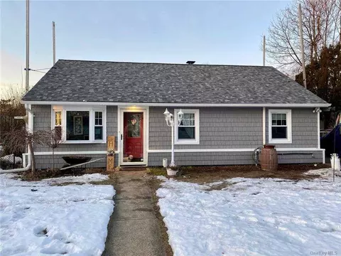 40 Island St, Plainview, NY 11803 photo 1